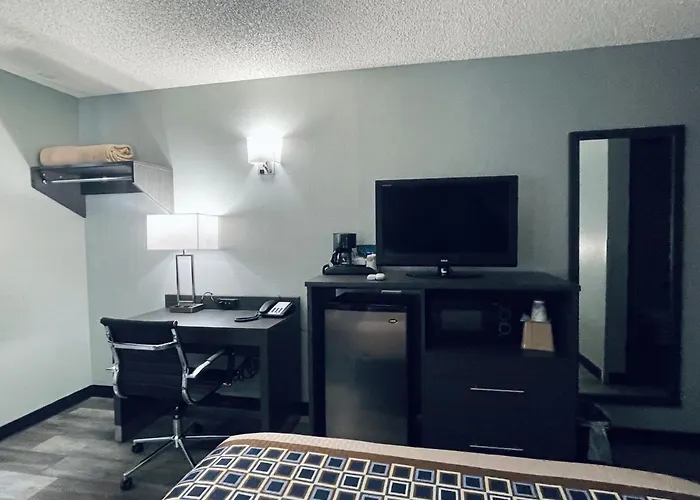 Americas Choice & Hotel